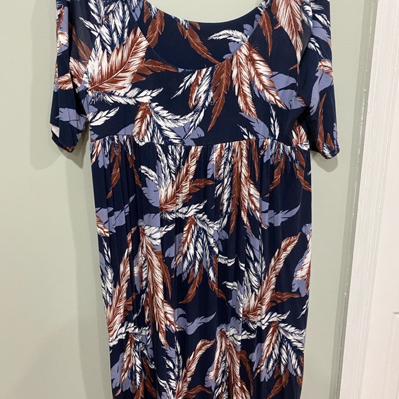 Ingrid & Isabel Navy Feathers Maternity dress - Picture 5 of 9